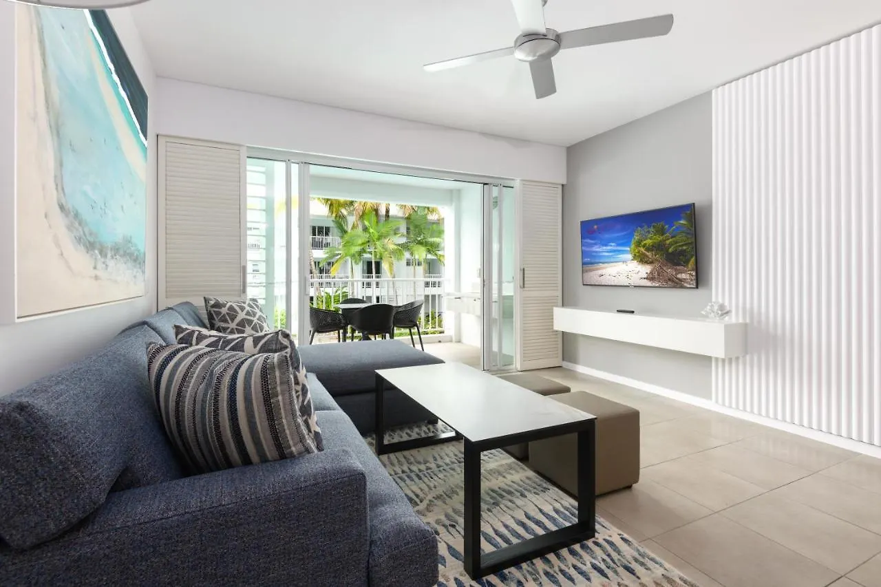 Beach Club Port Douglas Luxury Apartments 0*,