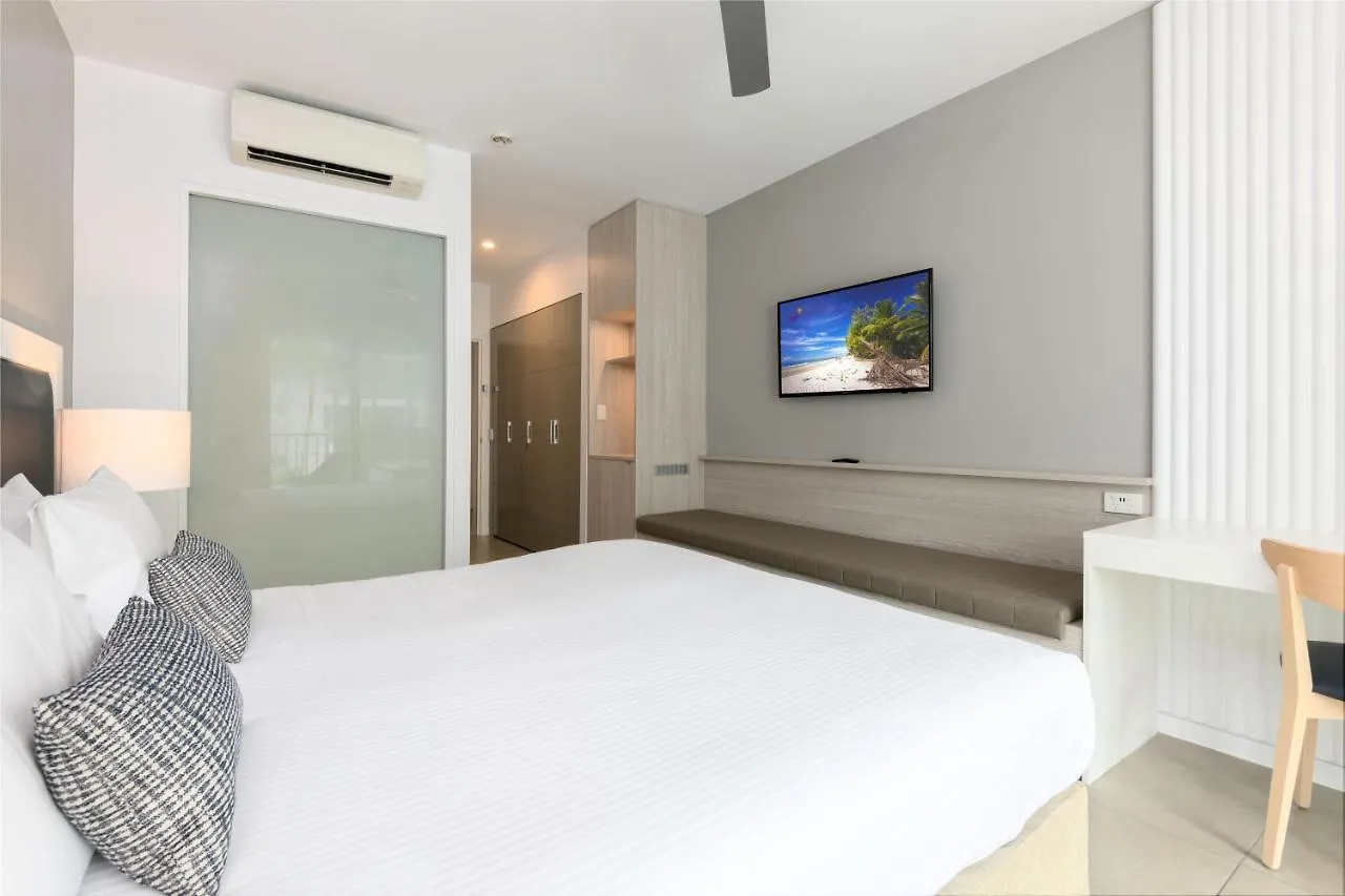 Beach Club Port Douglas Luxury Apartments 0*,