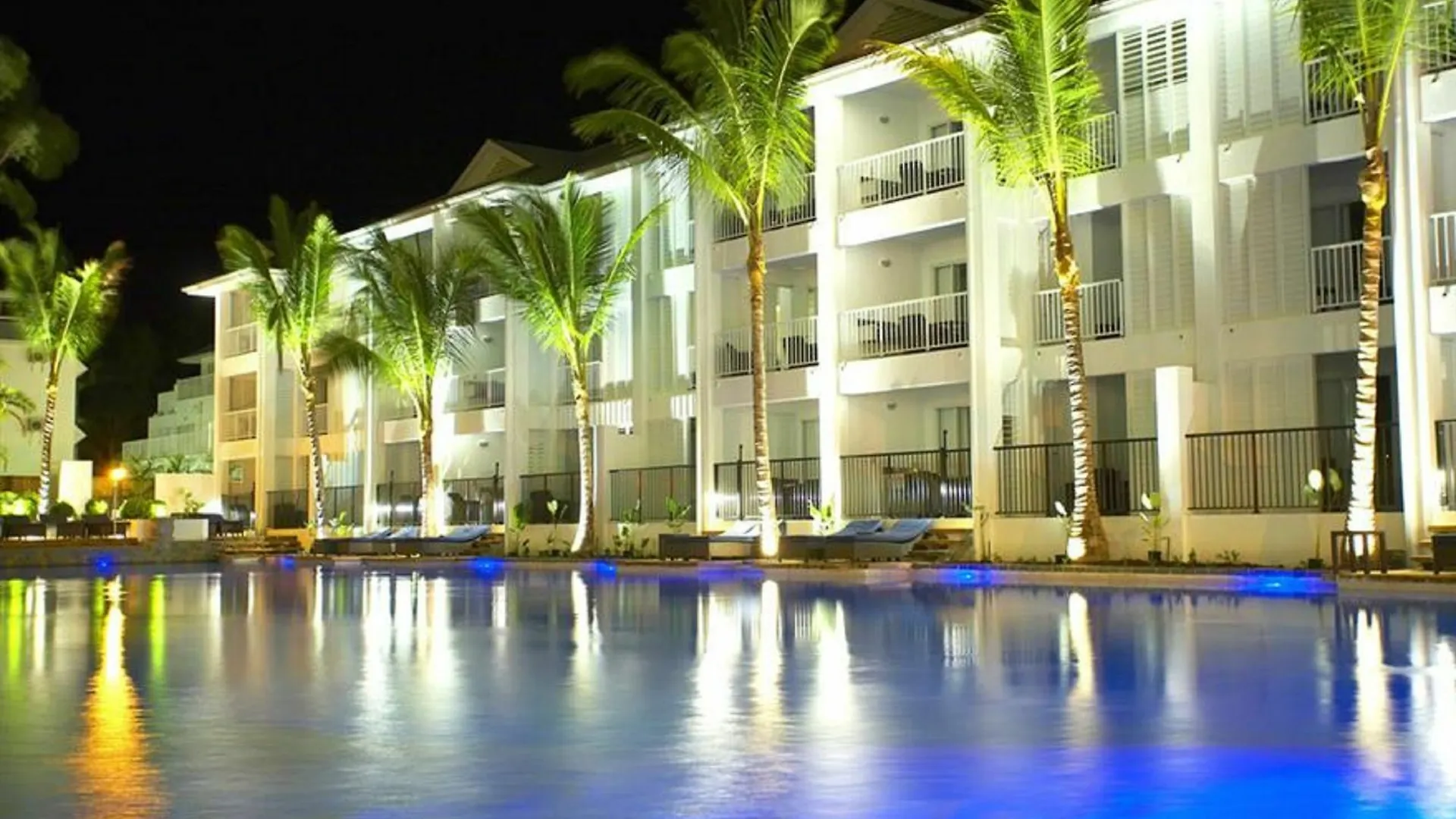 Beach Club Port Douglas Luxury Apartments